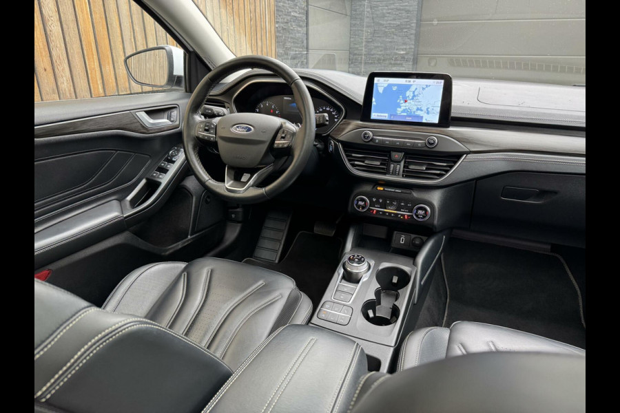 Ford FOCUS Wagon 1.5 EcoBoost Vignale Automaat | Panoramadak | Lederen bekleding | Stoel en- Stuurwielverwarming | Head-up display | Achteruitrij