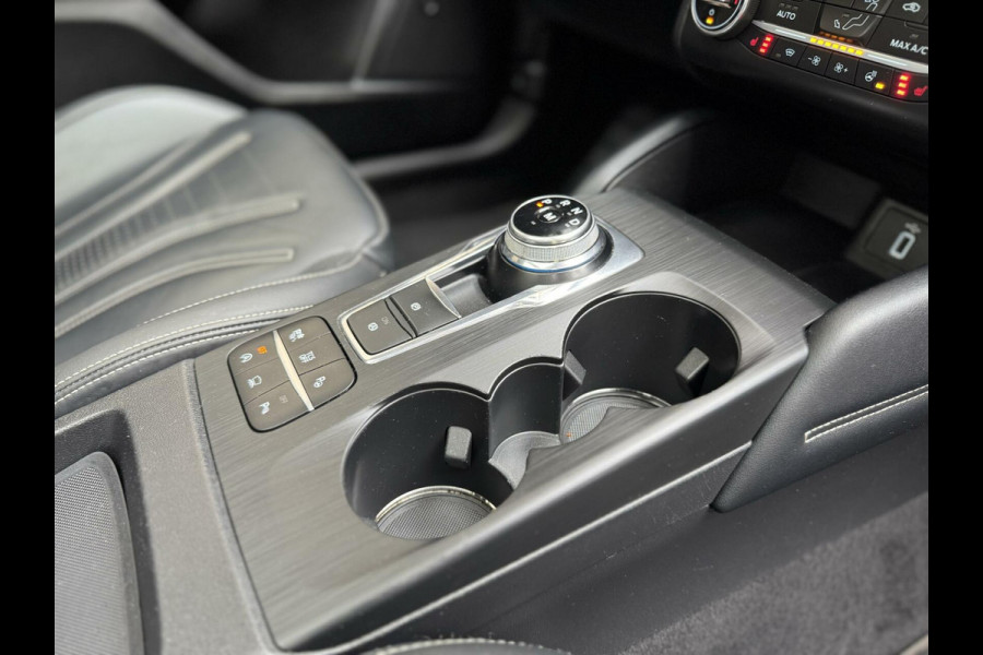 Ford FOCUS Wagon 1.5 EcoBoost Vignale Automaat | Panoramadak | Lederen bekleding | Stoel en- Stuurwielverwarming | Head-up display | Achteruitrij