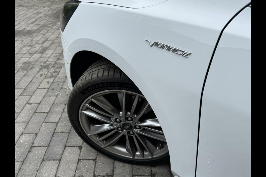 Ford FOCUS Wagon 1.5 EcoBoost Vignale Automaat | Panoramadak | Lederen bekleding | Stoel en- Stuurwielverwarming | Head-up display | Achteruitrij