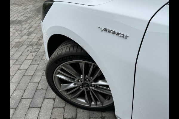 Ford FOCUS Wagon 1.5 EcoBoost Vignale Automaat | Panoramadak | Lederen bekleding | Stoel en- Stuurwielverwarming | Head-up display | Achteruitrij