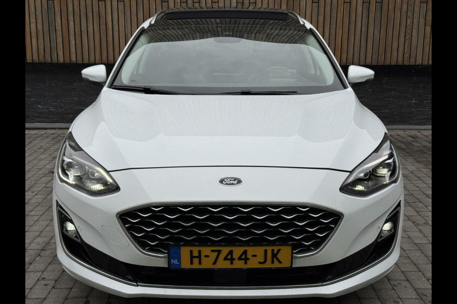Ford FOCUS Wagon 1.5 EcoBoost Vignale Automaat | Panoramadak | Lederen bekleding | Stoel en- Stuurwielverwarming | Head-up display | Achteruitrij