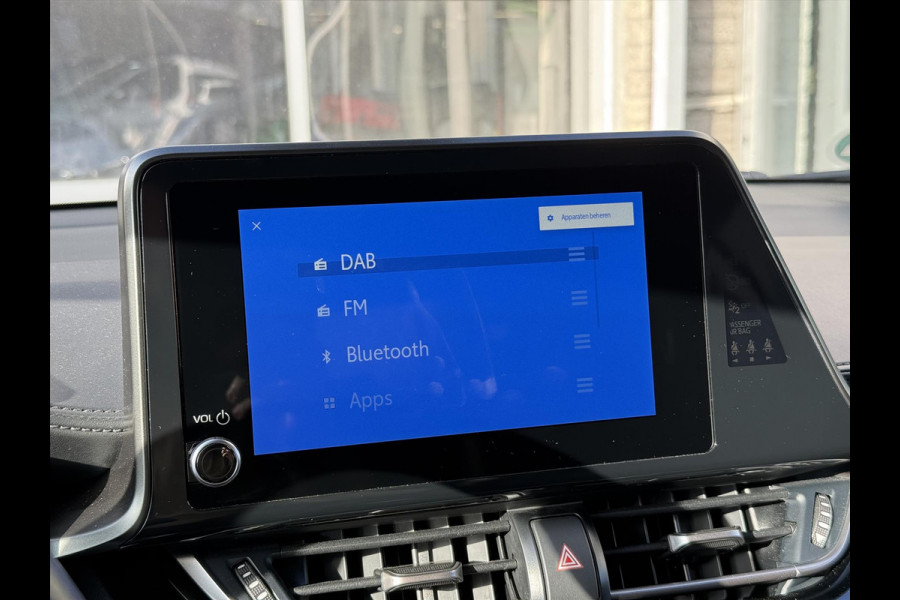 Toyota C-HR 1.8 Hybrid Bi-Tone | Dodehoekherkenning, Stoel + Stuurverwarming, Parkeersensoren, 18 inch, Keyless, Nieuwe multimedia