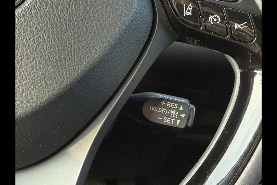 Toyota C-HR 1.8 Hybrid Bi-Tone | Dodehoekherkenning, Stoel + Stuurverwarming, Parkeersensoren, 18 inch, Keyless, Nieuwe multimedia