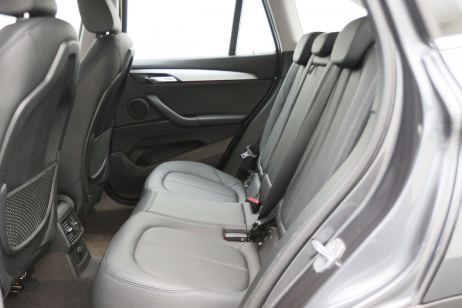 BMW X1 sDrive18i Executive Automaat Leer, Navigatie, LED, Climate, Cruise, PDC