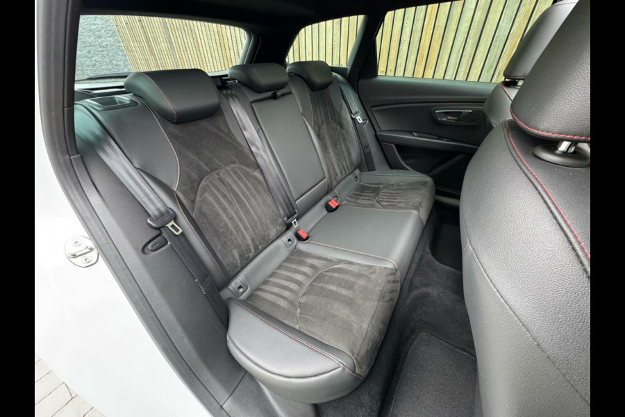 Seat León ST 1.5 TSI FR Ultimate Edition Black Automaat | Panoramadak | Leer/alcantara bekleding | Beats Audio | Sfeerverlichting | DCC | Key