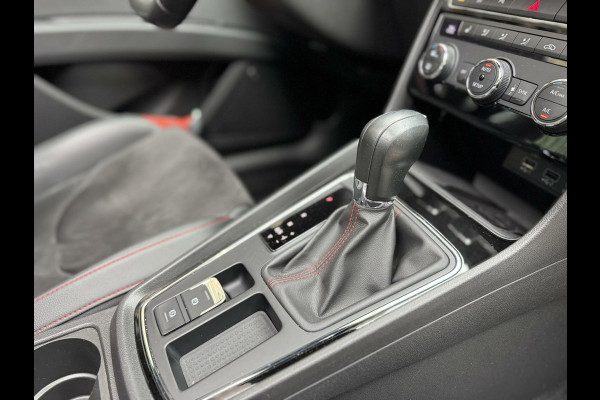 Seat León ST 1.5 TSI FR Ultimate Edition Black Automaat | Panoramadak | Leer/alcantara bekleding | Beats Audio | Sfeerverlichting | DCC | Key
