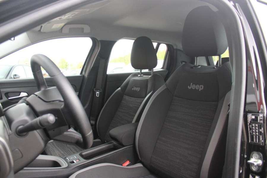 Jeep Avenger LONGTITUDE 156PK 54 kWh | NAVIGATIE | DRAADLOZE APPLE CARPLAY/ANDROID AUTO | KEYLESS ENTRY/START | CRUISE CONTROL | PARKEERSENSOREN ACHTER | DAB+ RADIO | CLIMATE CONTROL | DRAADLOZE TELEFOONLADER | LED KOPLAMPEN |