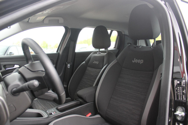 Jeep Avenger LONGTITUDE 156PK 54 kWh | NAVIGATIE | DRAADLOZE APPLE CARPLAY/ANDROID AUTO | KEYLESS ENTRY/START | CRUISE CONTROL | PARKEERSENSOREN ACHTER | DAB+ RADIO | CLIMATE CONTROL | DRAADLOZE TELEFOONLADER | LED KOPLAMPEN |