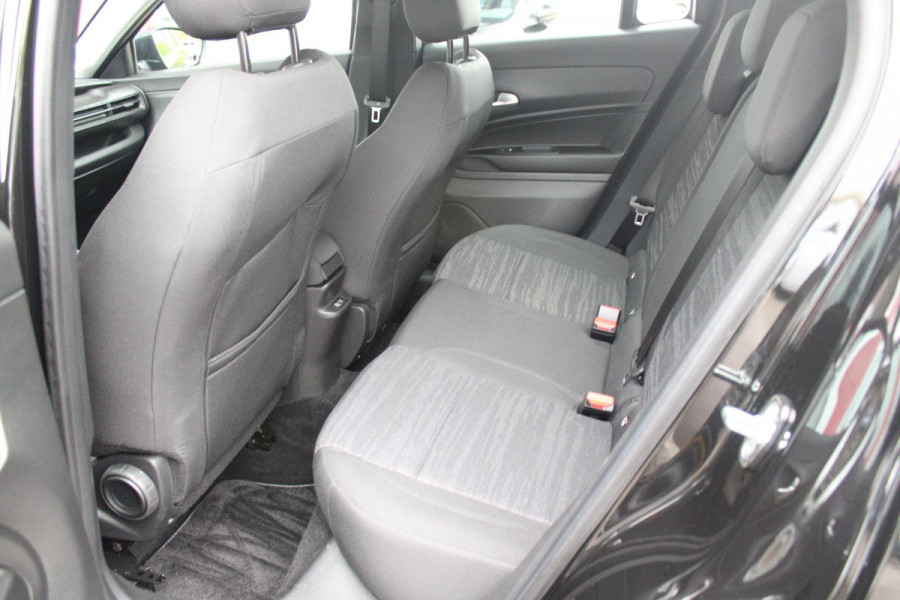 Jeep Avenger LONGTITUDE 156PK 54 kWh | NAVIGATIE | DRAADLOZE APPLE CARPLAY/ANDROID AUTO | KEYLESS ENTRY/START | CRUISE CONTROL | PARKEERSENSOREN ACHTER | DAB+ RADIO | CLIMATE CONTROL | DRAADLOZE TELEFOONLADER | LED KOPLAMPEN |
