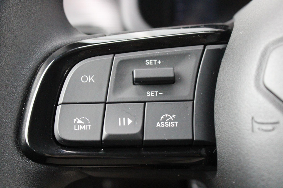 Jeep Avenger LONGTITUDE 156PK 54 kWh | NAVIGATIE | DRAADLOZE APPLE CARPLAY/ANDROID AUTO | KEYLESS ENTRY/START | CRUISE CONTROL | PARKEERSENSOREN ACHTER | DAB+ RADIO | CLIMATE CONTROL | DRAADLOZE TELEFOONLADER | LED KOPLAMPEN |