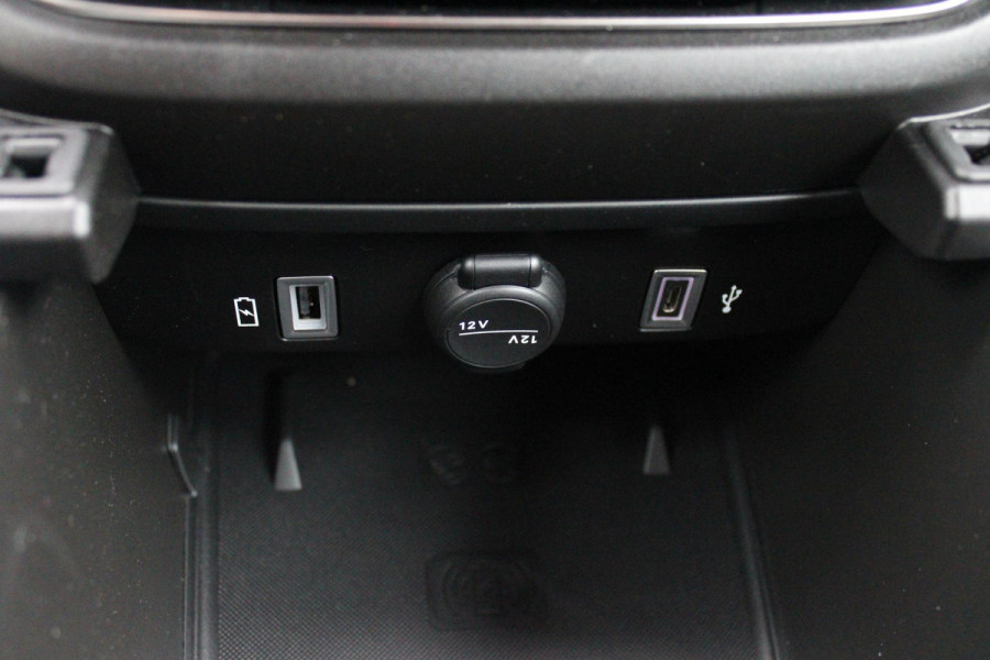 Jeep Avenger LONGTITUDE 156PK 54 kWh | NAVIGATIE | DRAADLOZE APPLE CARPLAY/ANDROID AUTO | KEYLESS ENTRY/START | CRUISE CONTROL | PARKEERSENSOREN ACHTER | DAB+ RADIO | CLIMATE CONTROL | DRAADLOZE TELEFOONLADER | LED KOPLAMPEN |