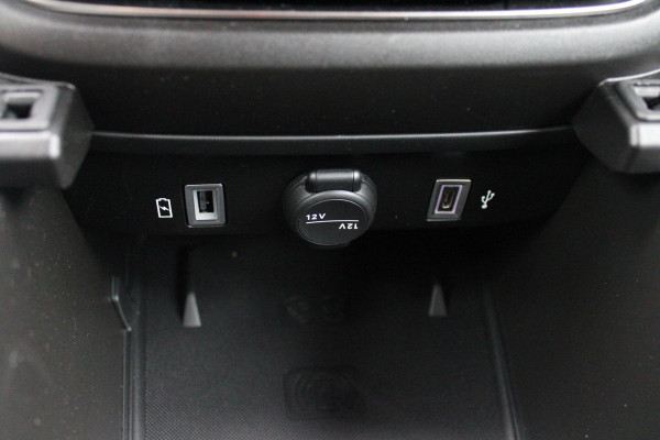 Jeep Avenger LONGTITUDE 156PK 54 kWh | NAVIGATIE | DRAADLOZE APPLE CARPLAY/ANDROID AUTO | KEYLESS ENTRY/START | CRUISE CONTROL | PARKEERSENSOREN ACHTER | DAB+ RADIO | CLIMATE CONTROL | DRAADLOZE TELEFOONLADER | LED KOPLAMPEN |