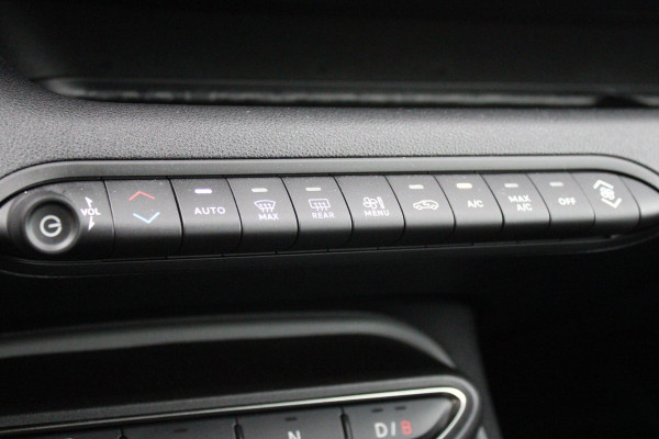 Jeep Avenger LONGTITUDE 156PK 54 kWh | NAVIGATIE | DRAADLOZE APPLE CARPLAY/ANDROID AUTO | KEYLESS ENTRY/START | CRUISE CONTROL | PARKEERSENSOREN ACHTER | DAB+ RADIO | CLIMATE CONTROL | DRAADLOZE TELEFOONLADER | LED KOPLAMPEN |