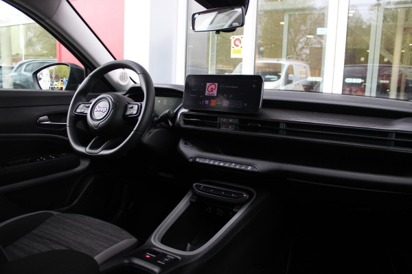 Jeep Avenger LONGTITUDE 156PK 54 kWh | NAVIGATIE | DRAADLOZE APPLE CARPLAY/ANDROID AUTO | KEYLESS ENTRY/START | CRUISE CONTROL | PARKEERSENSOREN ACHTER | DAB+ RADIO | CLIMATE CONTROL | DRAADLOZE TELEFOONLADER | LED KOPLAMPEN |