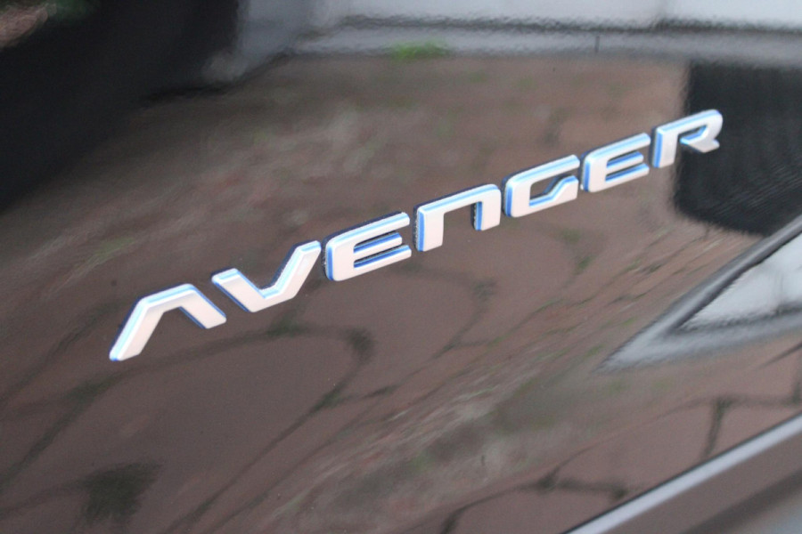 Jeep Avenger LONGTITUDE 156PK 54 kWh | NAVIGATIE | DRAADLOZE APPLE CARPLAY/ANDROID AUTO | KEYLESS ENTRY/START | CRUISE CONTROL | PARKEERSENSOREN ACHTER | DAB+ RADIO | CLIMATE CONTROL | DRAADLOZE TELEFOONLADER | LED KOPLAMPEN |
