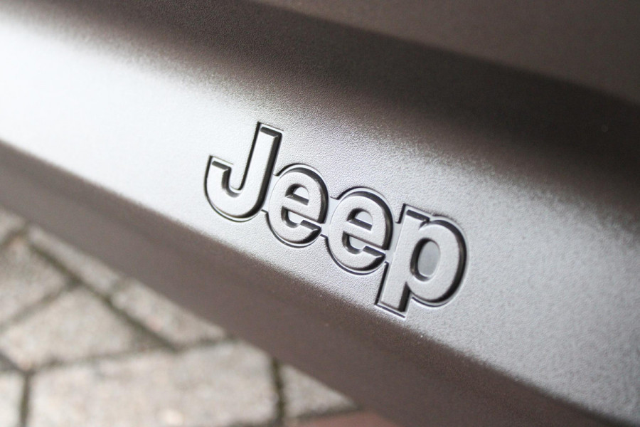 Jeep Avenger LONGTITUDE 156PK 54 kWh | NAVIGATIE | DRAADLOZE APPLE CARPLAY/ANDROID AUTO | KEYLESS ENTRY/START | CRUISE CONTROL | PARKEERSENSOREN ACHTER | DAB+ RADIO | CLIMATE CONTROL | DRAADLOZE TELEFOONLADER | LED KOPLAMPEN |