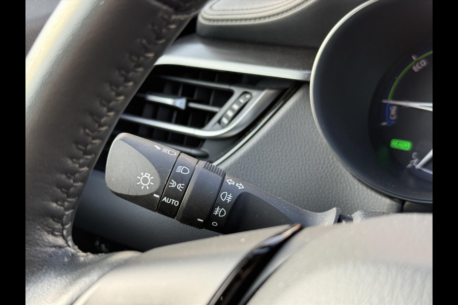 Toyota C-HR 1.8 Hybrid Bi-Tone | Dodehoekherkenning, Stoel + Stuurverwarming, Parkeersensoren, 18 inch, Keyless, Nieuwe multimedia