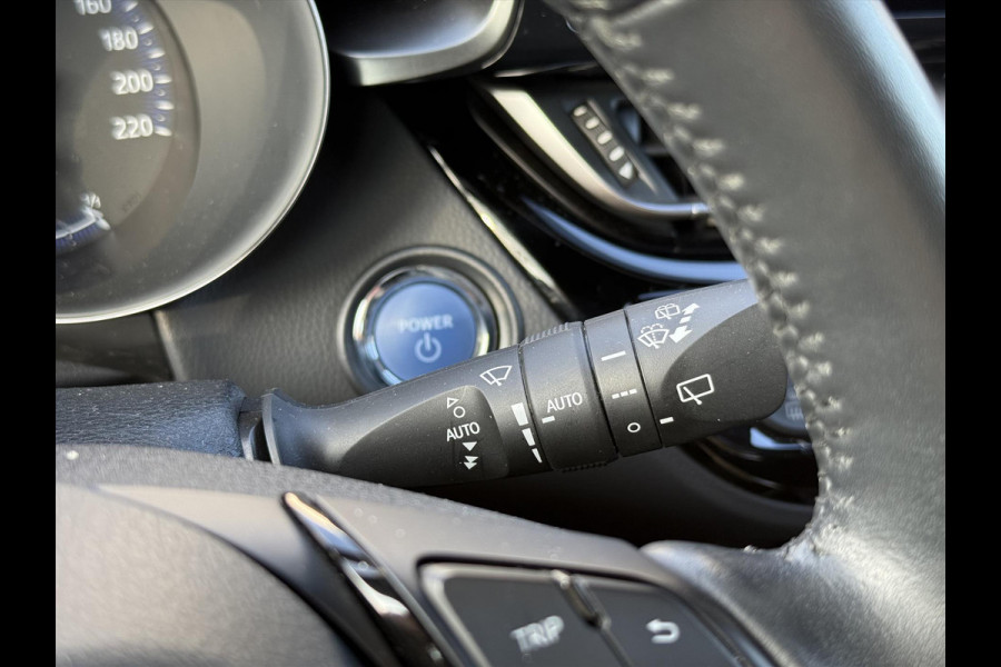 Toyota C-HR 1.8 Hybrid Bi-Tone | Dodehoekherkenning, Stoel + Stuurverwarming, Parkeersensoren, 18 inch, Keyless, Nieuwe multimedia