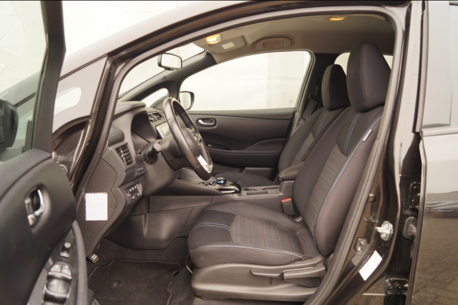 Nissan Leaf N-Connecta 40kWh -NAVI-ECC-PDC-CAM-