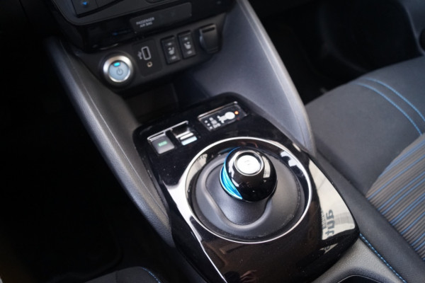 Nissan Leaf N-Connecta 40kWh -NAVI-ECC-PDC-CAM-