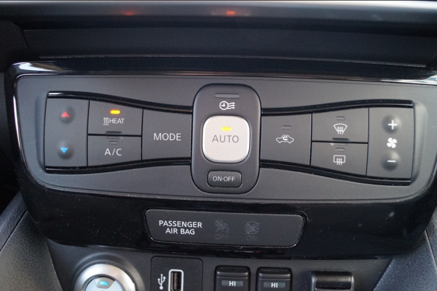 Nissan Leaf N-Connecta 40kWh -NAVI-ECC-PDC-CAM-