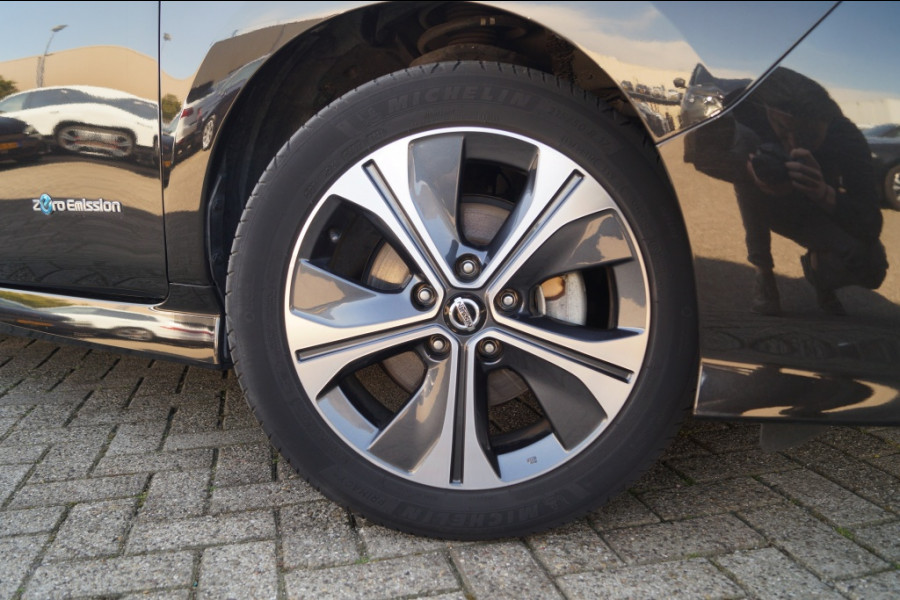 Nissan Leaf N-Connecta 40kWh -NAVI-ECC-PDC-CAM-