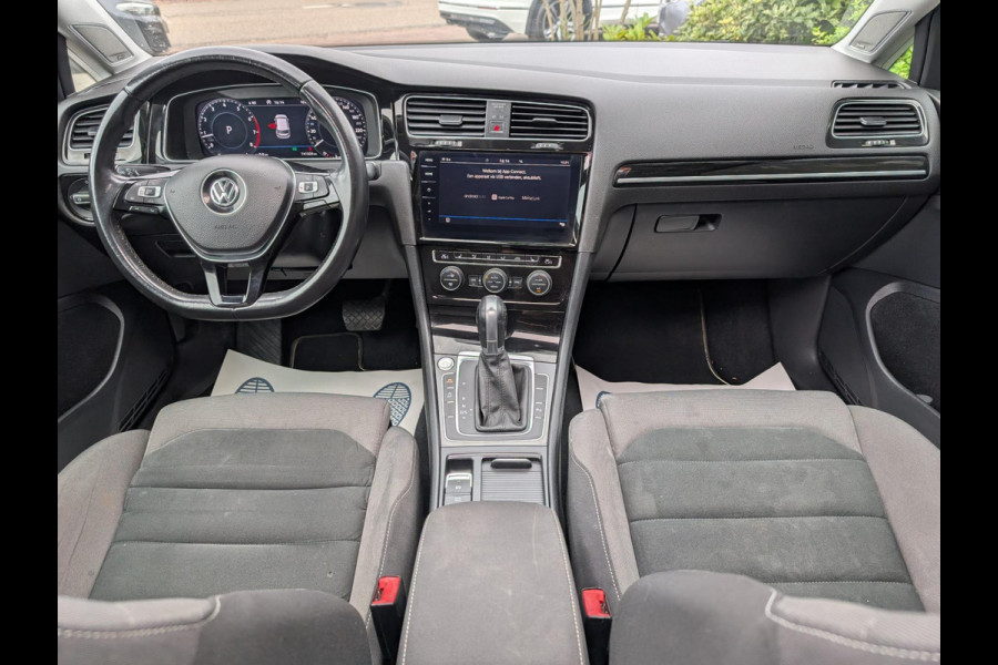 Volkswagen Golf 1.5 TSI Highline Business R / PANO / XENON