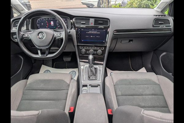 Volkswagen Golf 1.5 TSI Highline Business R / PANO / XENON