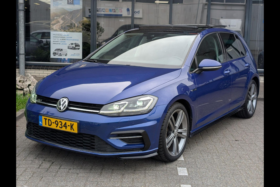 Volkswagen Golf 1.5 TSI Highline Business R / PANO / XENON