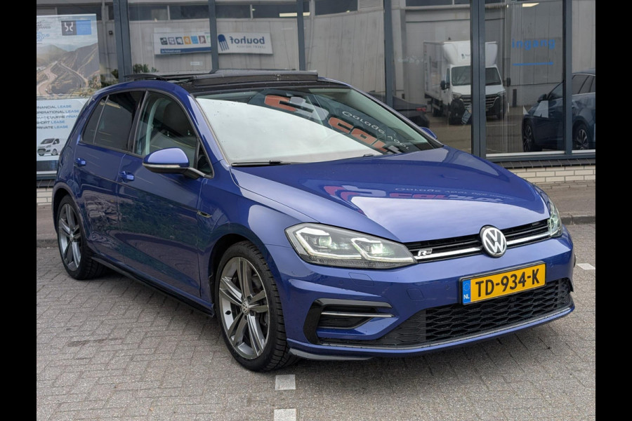 Volkswagen Golf 1.5 TSI Highline Business R / PANO / XENON
