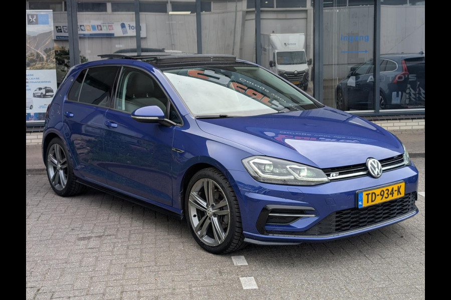 Volkswagen Golf 1.5 TSI Highline Business R / PANO / XENON