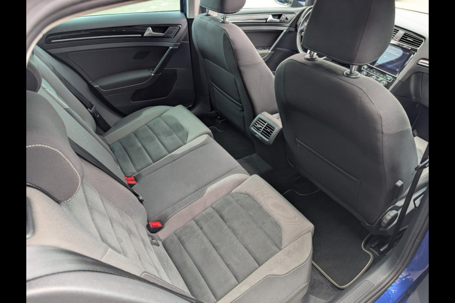 Volkswagen Golf 1.5 TSI Highline Business R / PANO / XENON