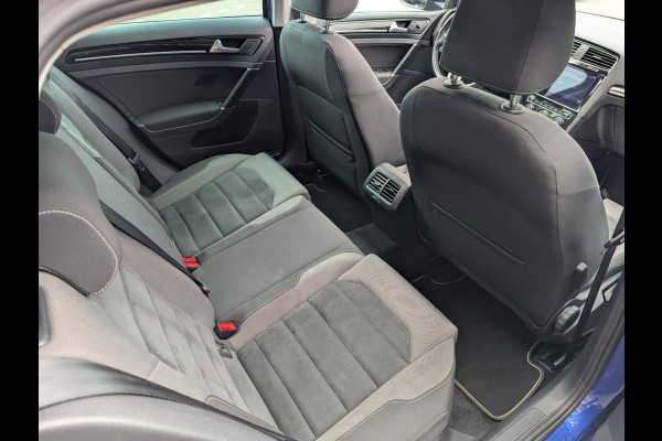 Volkswagen Golf 1.5 TSI Highline Business R / PANO / XENON
