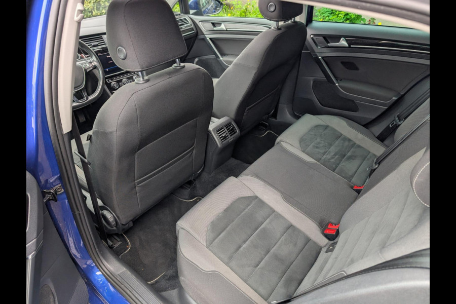 Volkswagen Golf 1.5 TSI Highline Business R / PANO / XENON