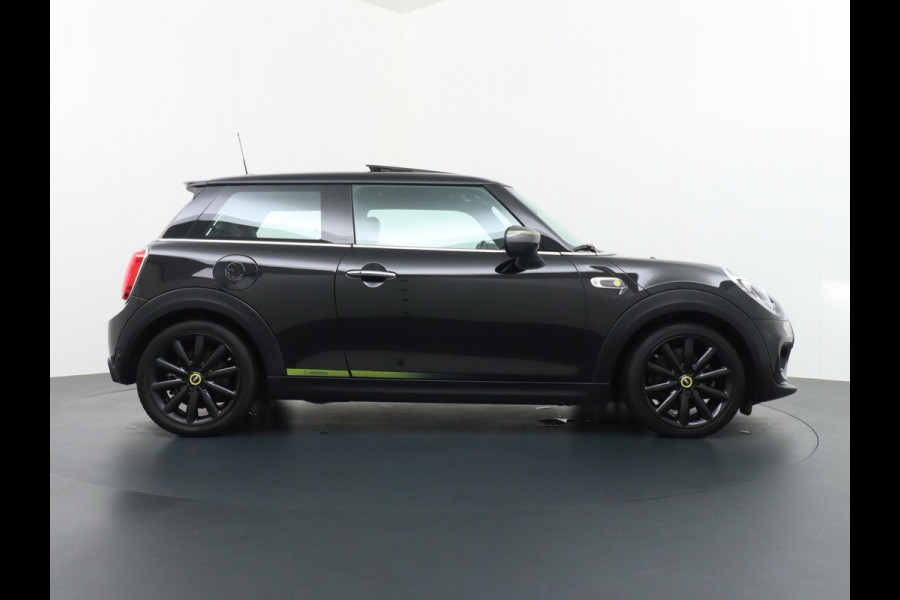 MINI Mini Electric Yours 33 kWh 3 FASE OPLADEN SOH 97% | PANO DAK | STOELVERARMING | CAMERA | APPLE CARPLAY | NAVI | FULL LED | KEYLES | 12M MND BOVAG GARANTIE