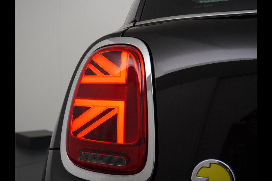 MINI Mini Electric Yours 33 kWh 3 FASE OPLADEN SOH 97% | PANO DAK | STOELVERARMING | CAMERA | APPLE CARPLAY | NAVI | FULL LED | KEYLES | 12M MND BOVAG GARANTIE
