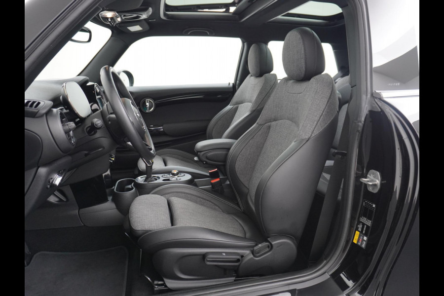 MINI Mini Electric Yours 33 kWh 3 FASE OPLADEN SOH 97% | PANO DAK | STOELVERARMING | CAMERA | APPLE CARPLAY | NAVI | FULL LED | KEYLES | 12M MND BOVAG GARANTIE