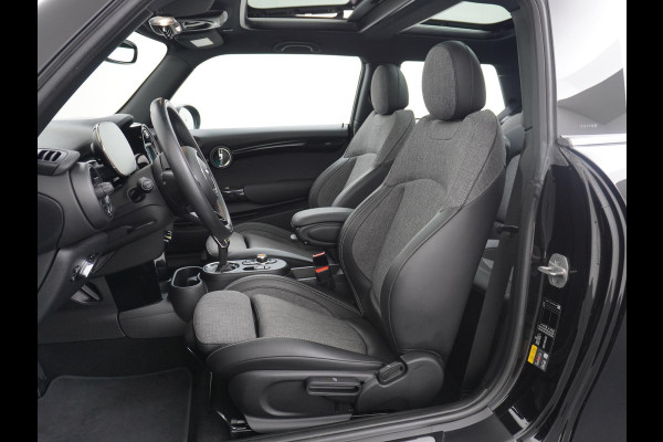MINI Mini Electric Yours 33 kWh 3 FASE OPLADEN SOH 97% | PANO DAK | STOELVERARMING | CAMERA | APPLE CARPLAY | NAVI | FULL LED | KEYLES | 12M MND BOVAG GARANTIE