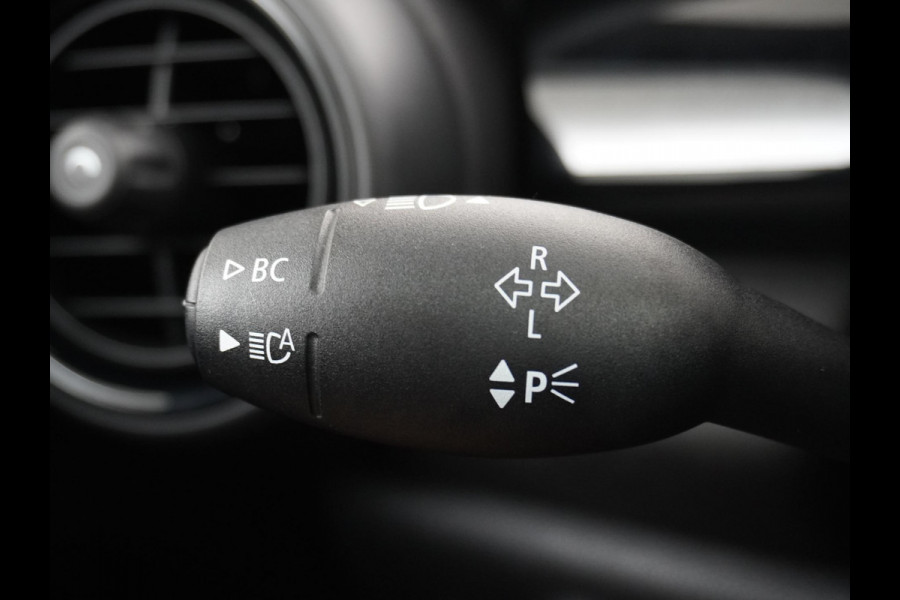 MINI Mini Electric Yours 33 kWh 3 FASE OPLADEN SOH 97% | PANO DAK | STOELVERARMING | CAMERA | APPLE CARPLAY | NAVI | FULL LED | KEYLES | 12M MND BOVAG GARANTIE