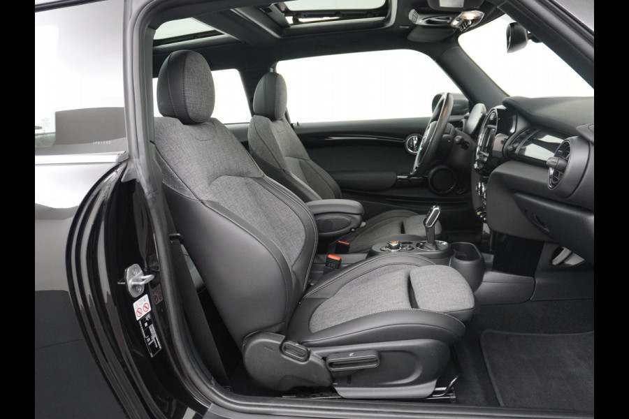 MINI Mini Electric Yours 33 kWh 3 FASE OPLADEN SOH 97% | PANO DAK | STOELVERARMING | CAMERA | APPLE CARPLAY | NAVI | FULL LED | KEYLES | 12M MND BOVAG GARANTIE