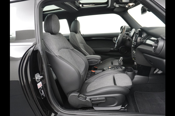 MINI Mini Electric Yours 33 kWh 3 FASE OPLADEN SOH 97% | PANO DAK | STOELVERARMING | CAMERA | APPLE CARPLAY | NAVI | FULL LED | KEYLES | 12M MND BOVAG GARANTIE
