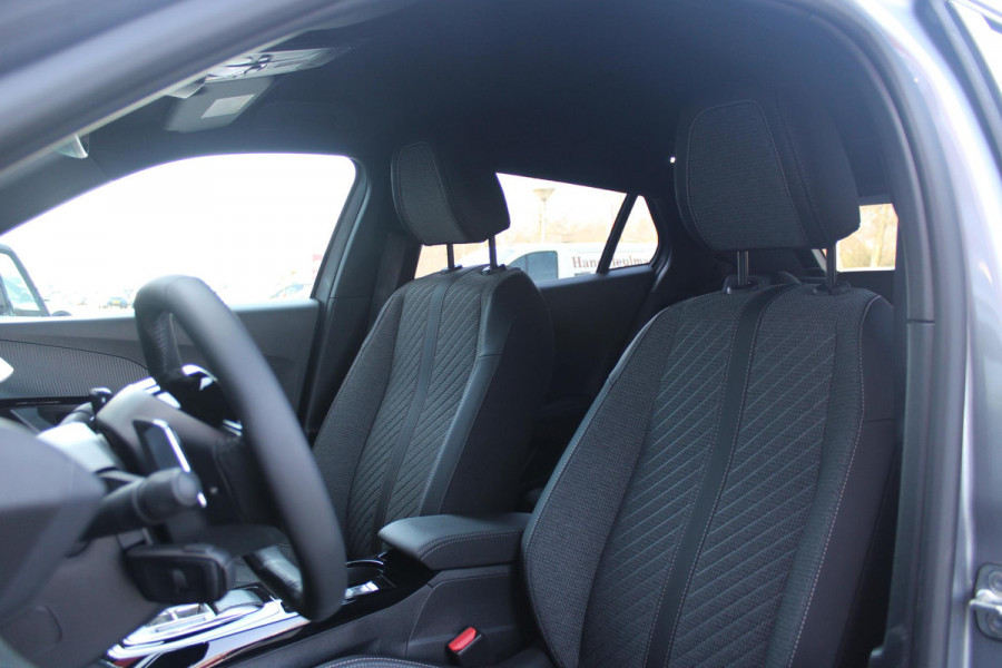 Peugeot 2008 1.2 Hybrid 136PK AUTOMAAT ALLURE | NIEUWE AUTO! | KEYLESS ENTRY/START | PARKEERSENSOREN VOOR + ACHTER  | 17" LICHTMETALEN VELGEN | ADAPTIVE CRUISE CONTROL | CLIMATE CONTROL | STOEL VERWARMING | DRAADLOZE APPLE CARPLAY/ANDROID AUTO |