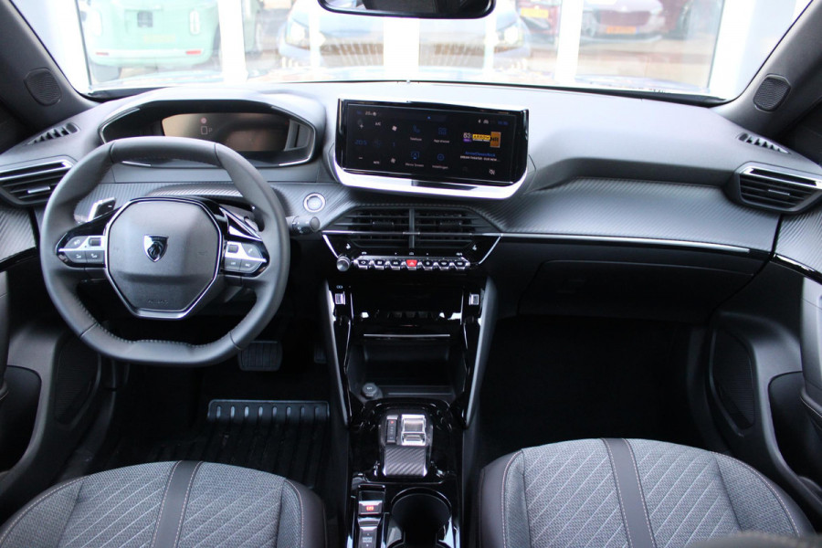 Peugeot 2008 1.2 Hybrid 136PK AUTOMAAT ALLURE | NIEUWE AUTO! | KEYLESS ENTRY/START | PARKEERSENSOREN VOOR + ACHTER  | 17" LICHTMETALEN VELGEN | ADAPTIVE CRUISE CONTROL | CLIMATE CONTROL | STOEL VERWARMING | DRAADLOZE APPLE CARPLAY/ANDROID AUTO |