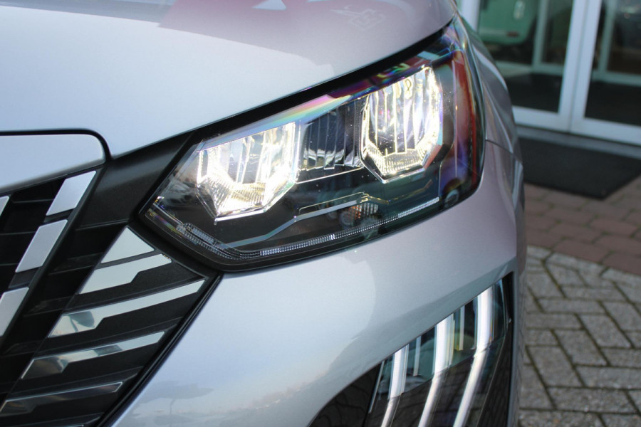 Peugeot 2008 1.2 Hybrid 136PK AUTOMAAT ALLURE | NIEUWE AUTO! | KEYLESS ENTRY/START | PARKEERSENSOREN VOOR + ACHTER  | 17" LICHTMETALEN VELGEN | ADAPTIVE CRUISE CONTROL | CLIMATE CONTROL | STOEL VERWARMING | DRAADLOZE APPLE CARPLAY/ANDROID AUTO |