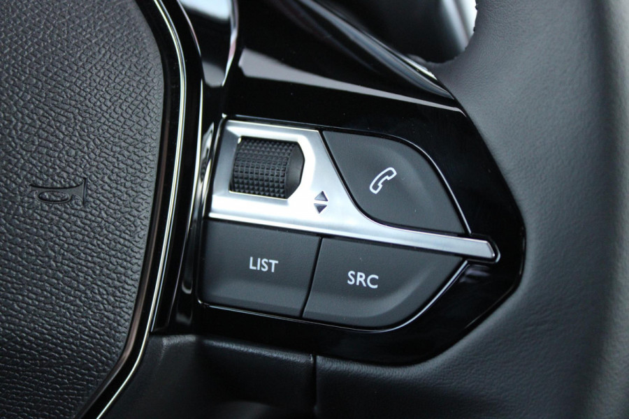 Peugeot 2008 1.2 Hybrid 136PK AUTOMAAT ALLURE | NIEUWE AUTO! | KEYLESS ENTRY/START | PARKEERSENSOREN VOOR + ACHTER  | 17" LICHTMETALEN VELGEN | ADAPTIVE CRUISE CONTROL | CLIMATE CONTROL | STOEL VERWARMING | DRAADLOZE APPLE CARPLAY/ANDROID AUTO |