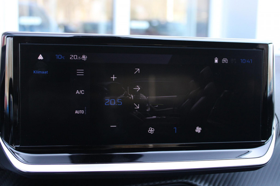 Peugeot 2008 1.2 Hybrid 136PK AUTOMAAT ALLURE | NIEUWE AUTO! | KEYLESS ENTRY/START | PARKEERSENSOREN VOOR + ACHTER  | 17" LICHTMETALEN VELGEN | ADAPTIVE CRUISE CONTROL | CLIMATE CONTROL | STOEL VERWARMING | DRAADLOZE APPLE CARPLAY/ANDROID AUTO |