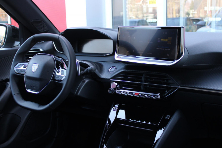 Peugeot 2008 1.2 Hybrid 136PK AUTOMAAT ALLURE | NIEUWE AUTO! | KEYLESS ENTRY/START | PARKEERSENSOREN VOOR + ACHTER  | 17" LICHTMETALEN VELGEN | ADAPTIVE CRUISE CONTROL | CLIMATE CONTROL | STOEL VERWARMING | DRAADLOZE APPLE CARPLAY/ANDROID AUTO |