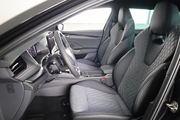 Škoda Octavia Combi Sportline Business m-HEV 1.5 TSI 150 pk 7 versn. DSG | Navigatie pakket | Light & view | Travel assist pakket | Side assist | Winter pakket | 19 inch lichtmetalen velgen