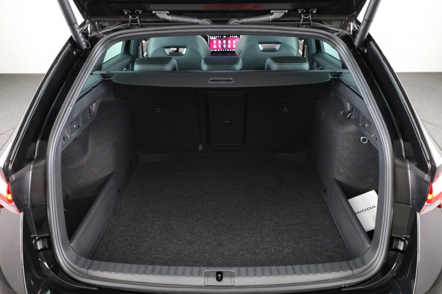 Škoda Octavia Combi Sportline Business m-HEV 1.5 TSI 150 pk 7 versn. DSG | Navigatie pakket | Light & view | Travel assist pakket | Side assist | Winter pakket | 19 inch lichtmetalen velgen