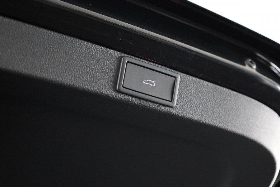 Škoda Octavia Combi Sportline Business m-HEV 1.5 TSI 150 pk 7 versn. DSG | Navigatie pakket | Light & view | Travel assist pakket | Side assist | Winter pakket | 19 inch lichtmetalen velgen